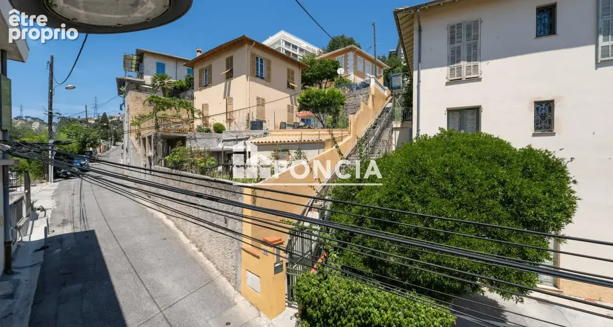 Nice - Coup de cœur assuré : T2 de 47 m² à rénover avec vue mer et ville exceptionnelle dans maison de charme - photo 9