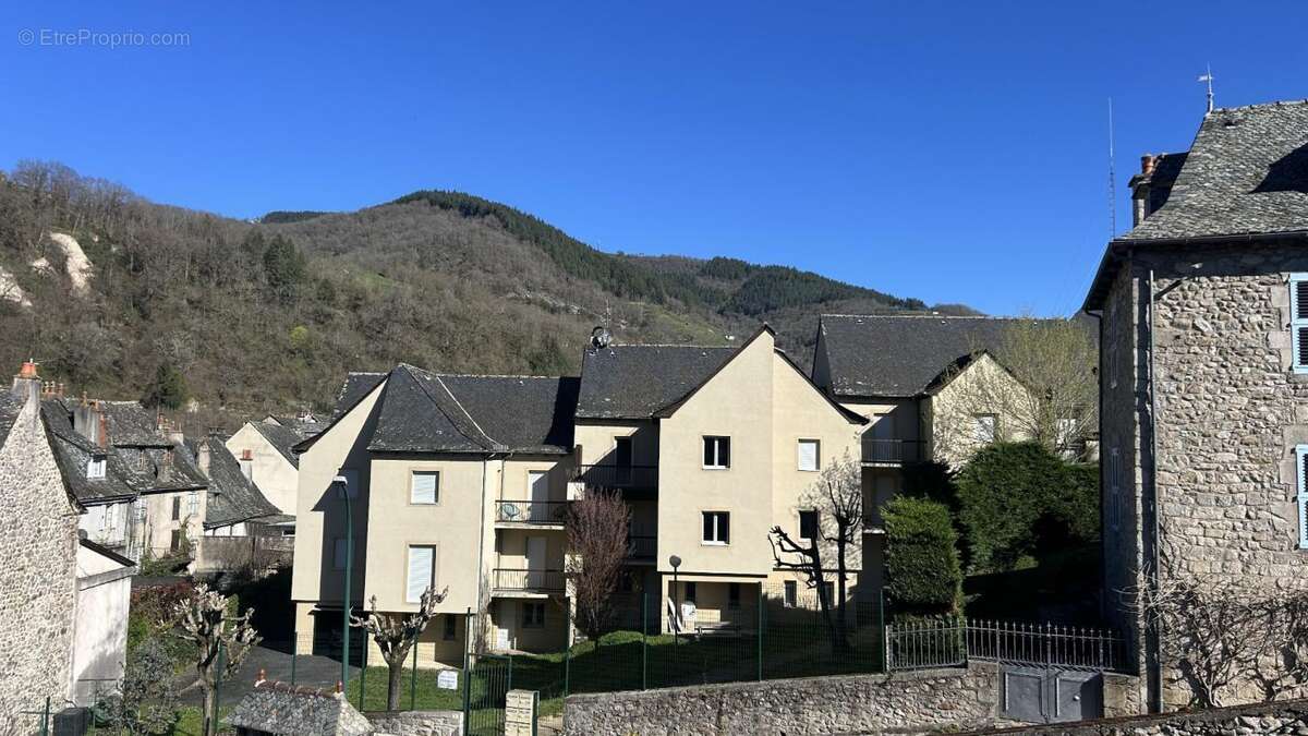 Appartement à ENTRAYGUES-SUR-TRUYERE