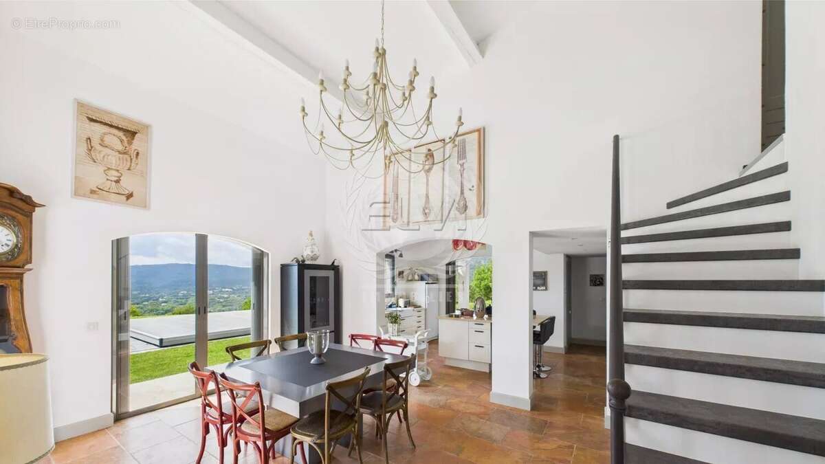 Maison à PLAN-DE-LA-TOUR