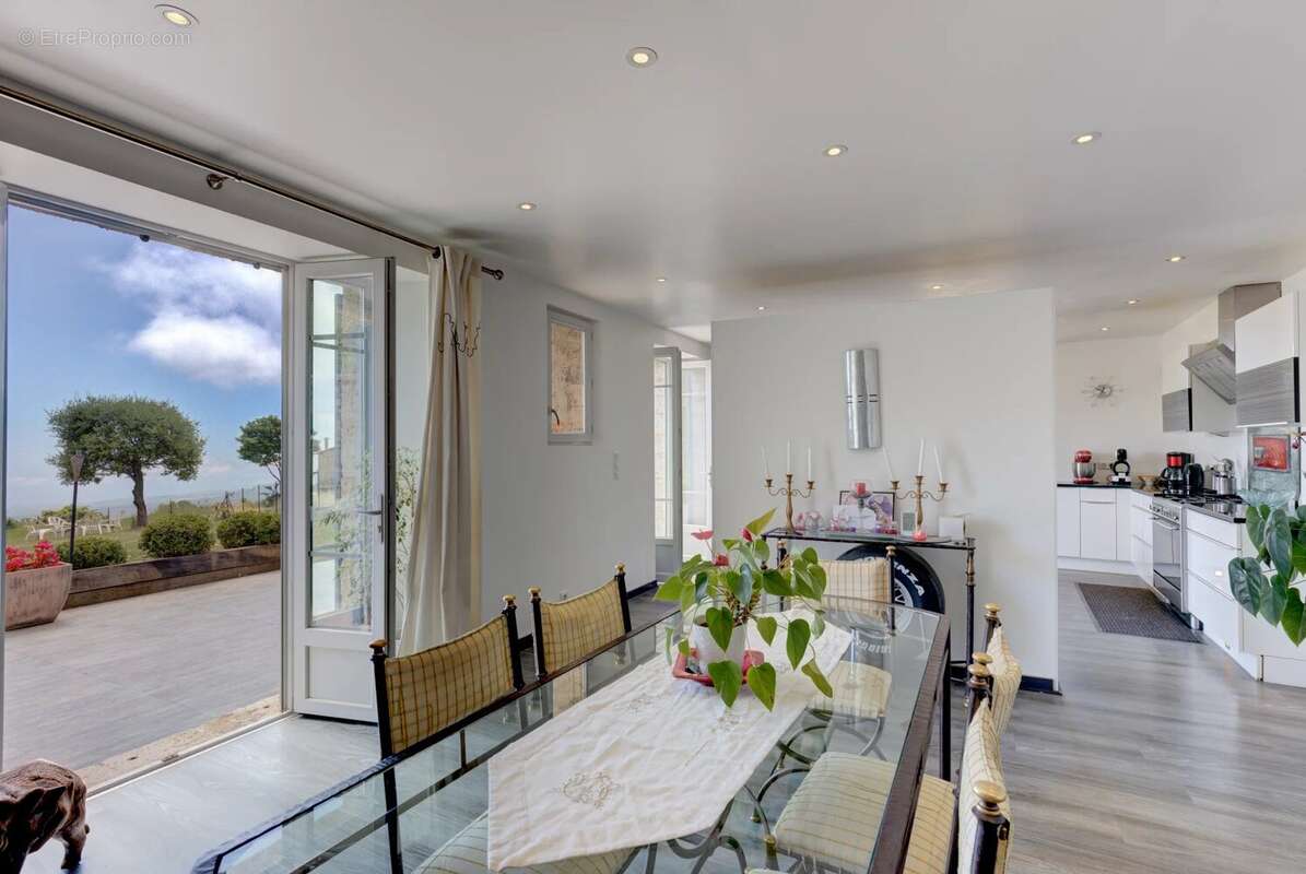 Maison à TOURRETTES-SUR-LOUP