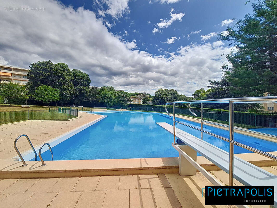 Piscine ASPG - Appartement à SAINTE-FOY-LES-LYON