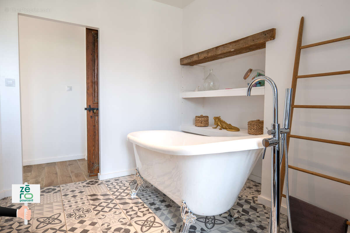 Maison à LES MAGNILS-REIGNIERS