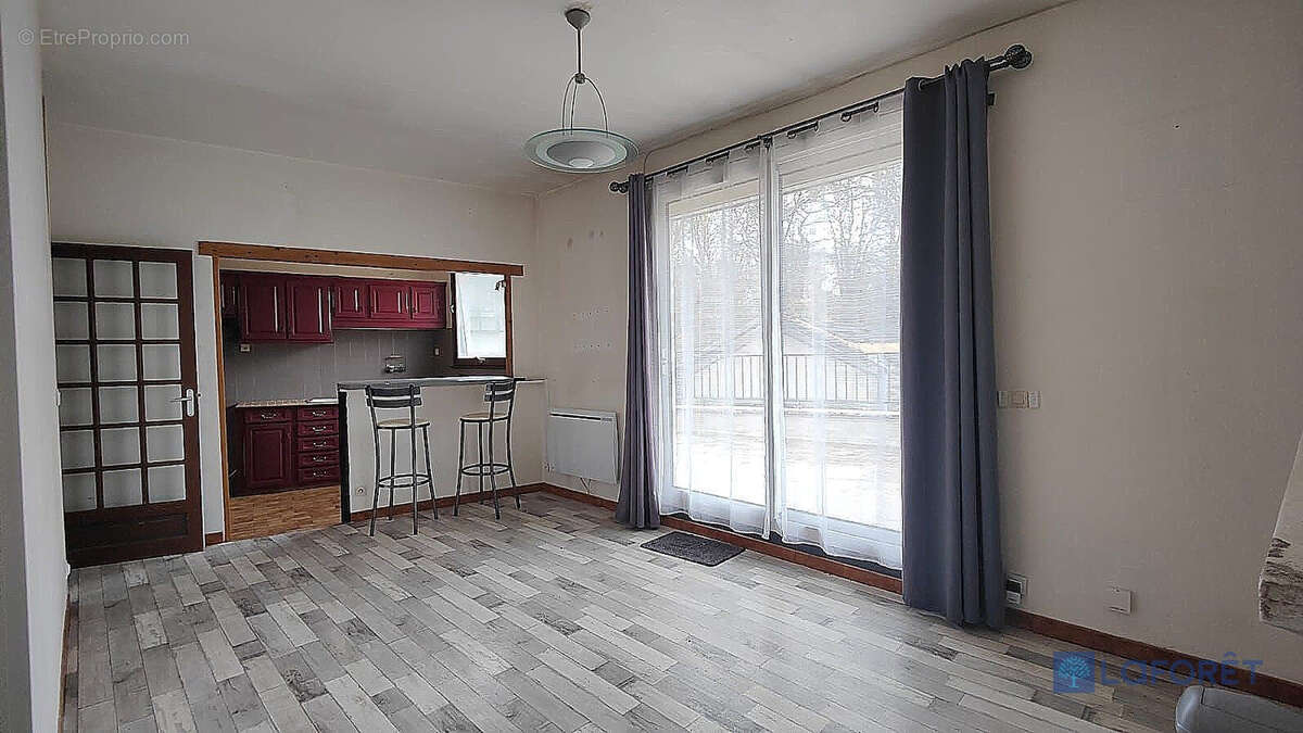 Maison à OLLAINVILLE