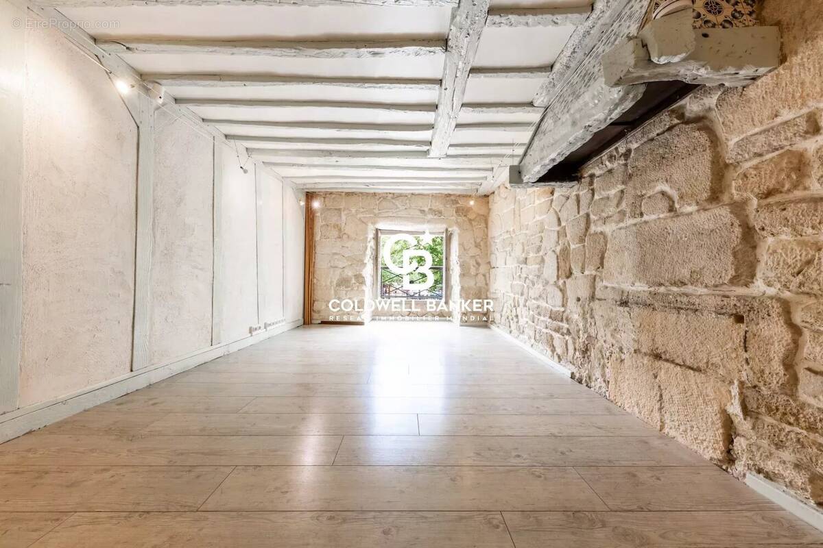 Appartement à PARIS-1E