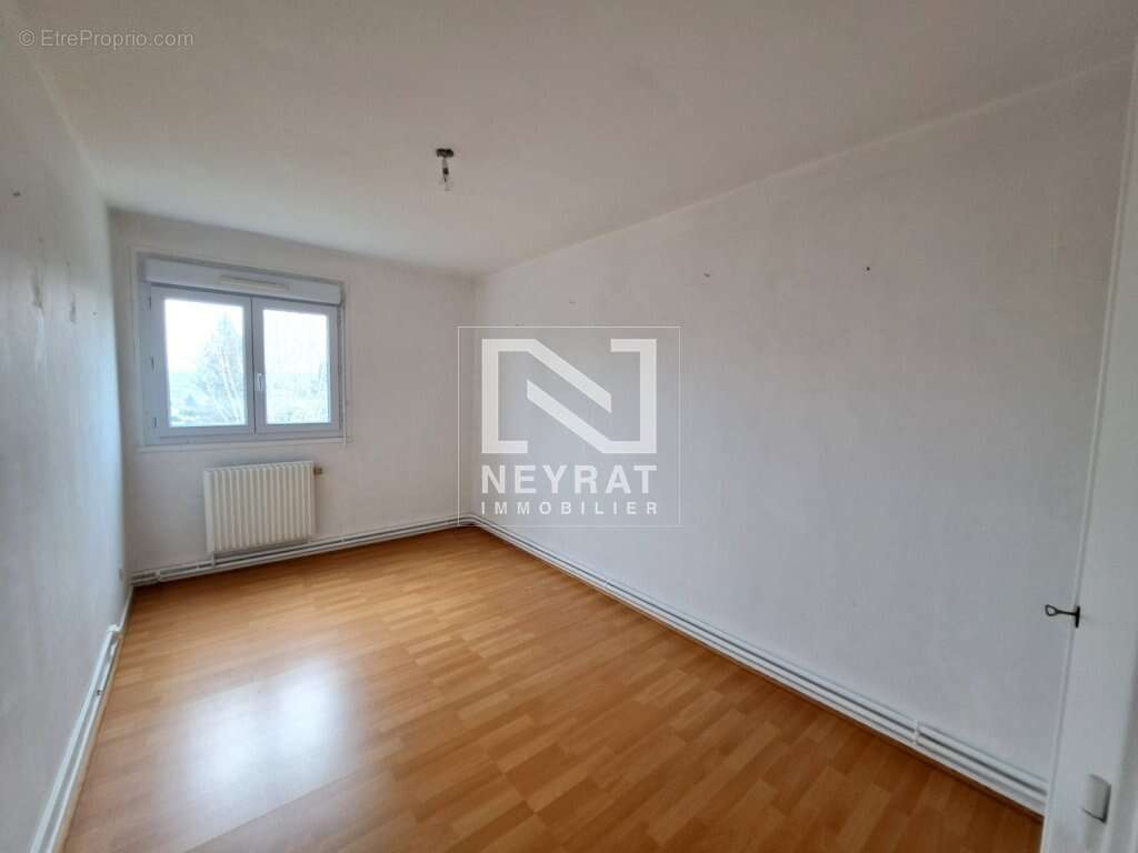 Appartement 64 m² à Luzy  - photo 5