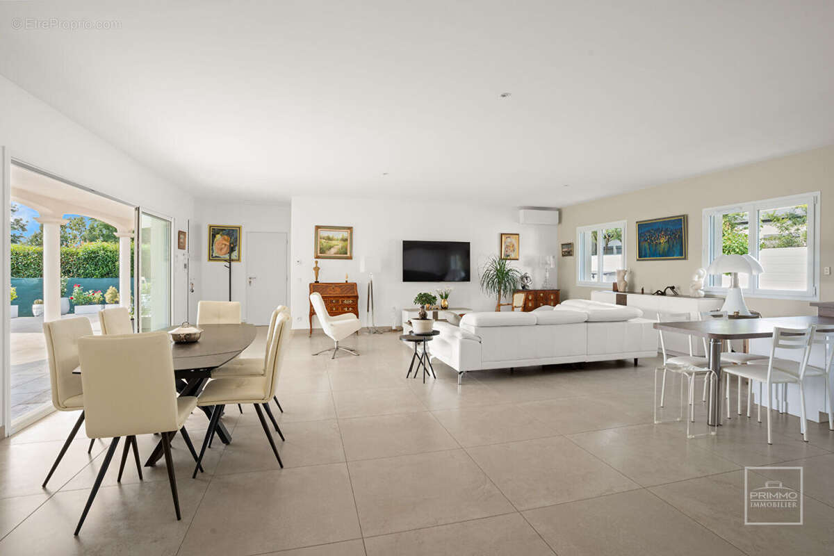 Maison à NEUVILLE-SUR-SAONE