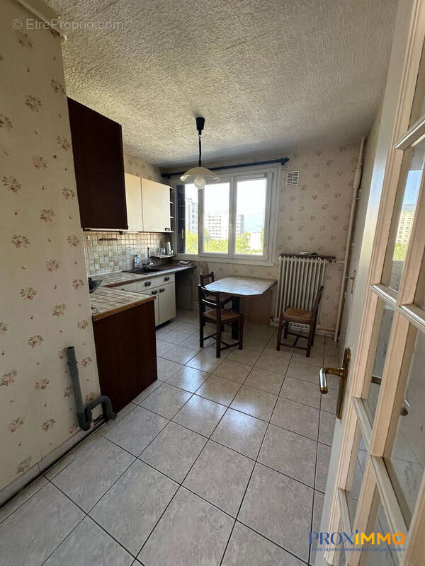 Appartement à SAINT-MARTIN-D'HERES