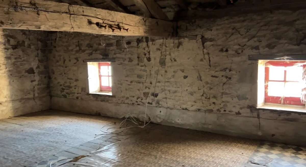 Maison à BUSSIERE-POITEVINE