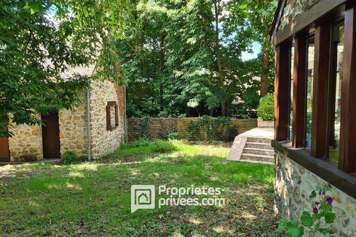 Maison à BRIIS-SOUS-FORGES