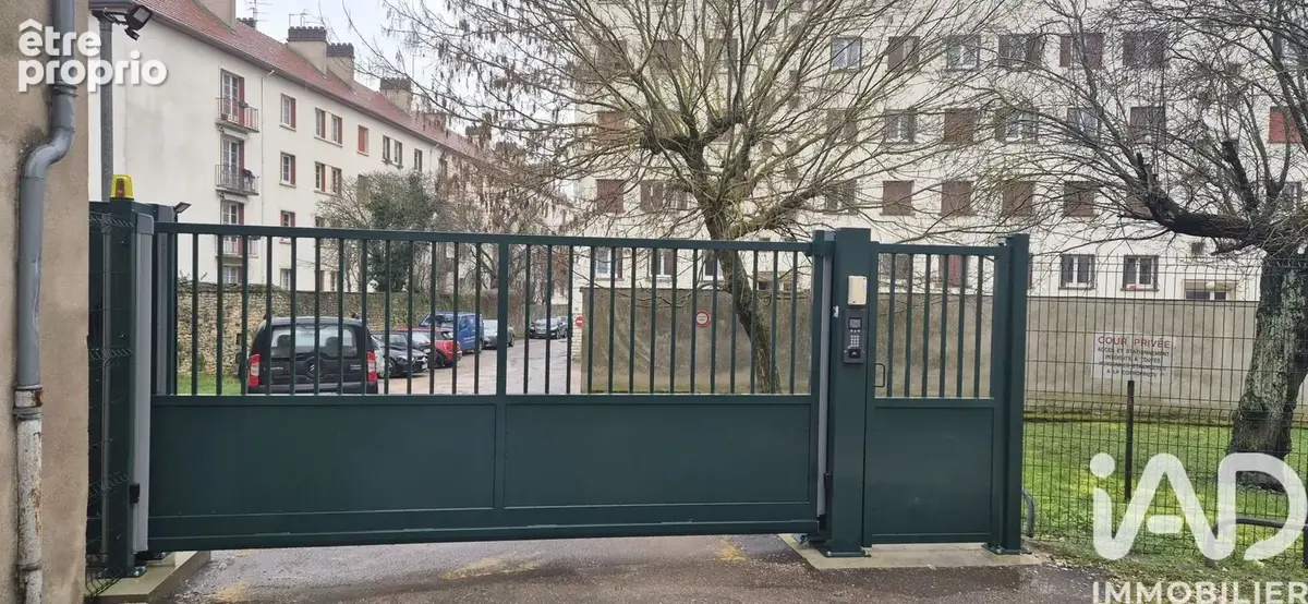 Photo 1 - Parking à DIJON