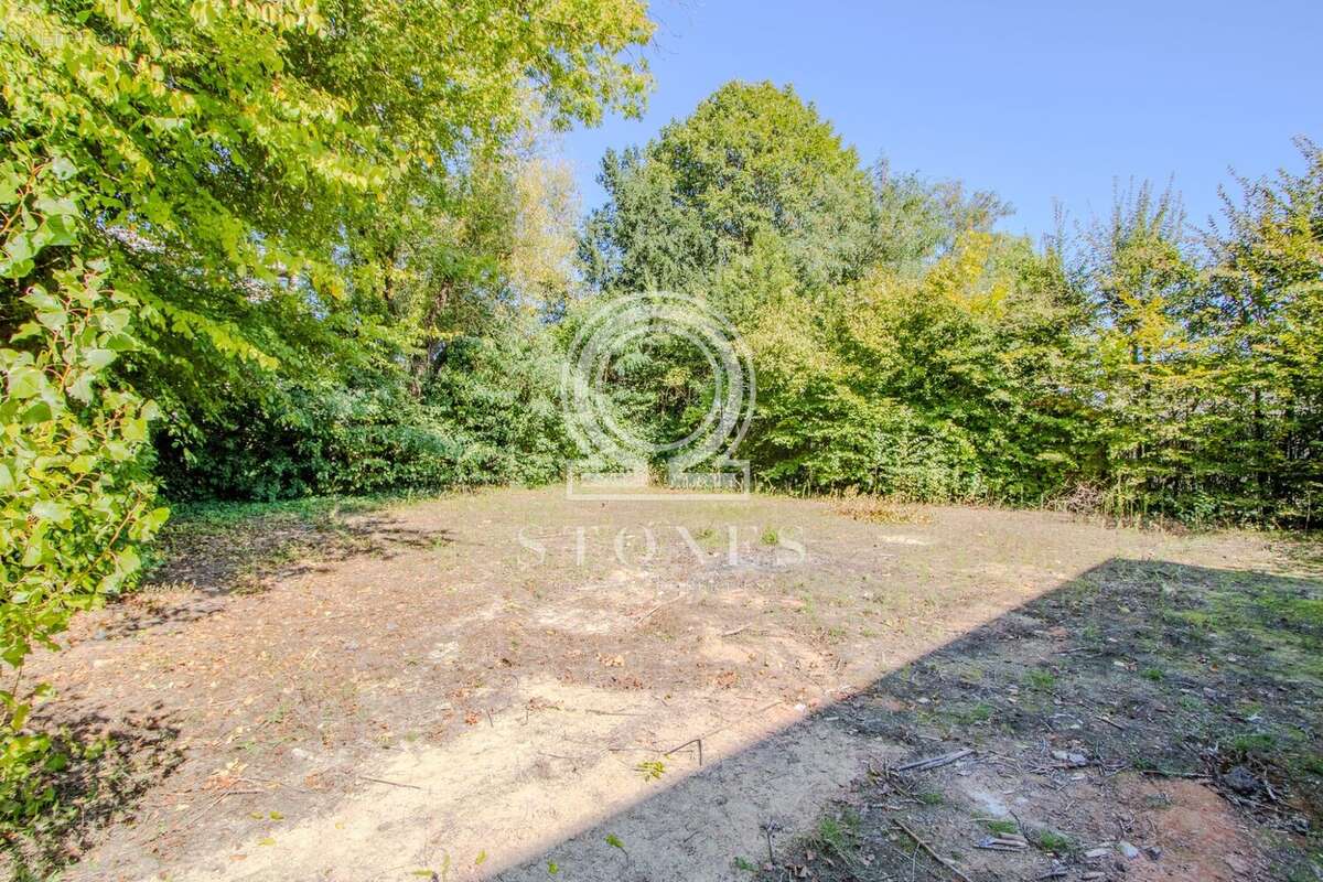 Terrain à LA CELLE-SAINT-CLOUD