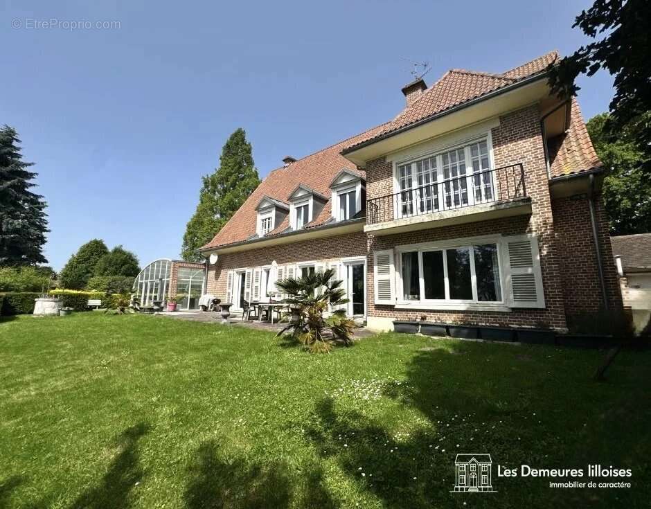Maison à LA CHAPELLE-D'ARMENTIERES