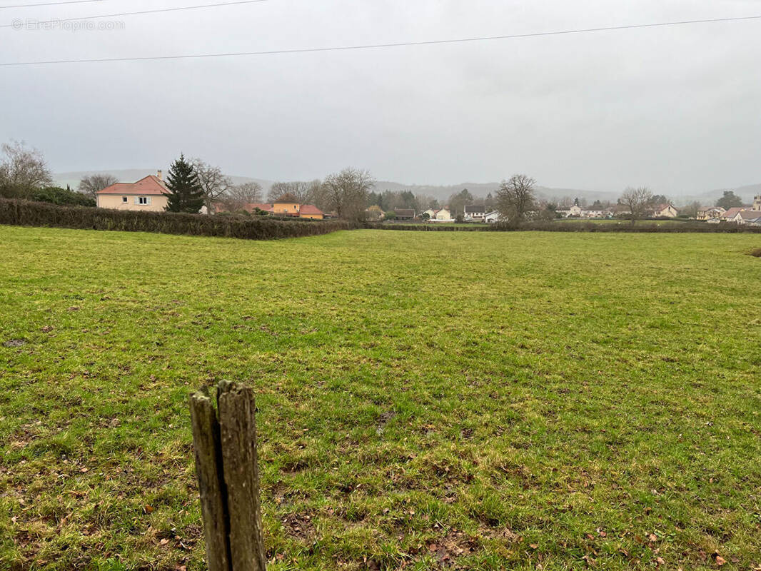 Terrain à TOULON-SUR-ARROUX