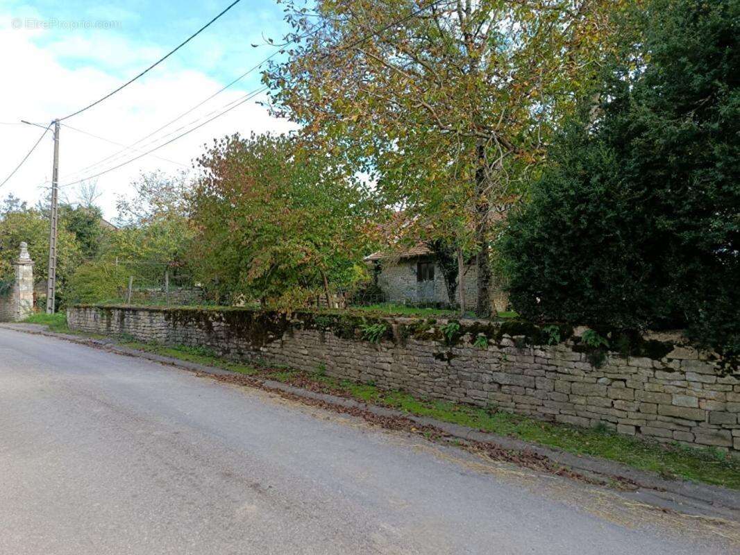 Maison à VAUCONCOURT-NERVEZAIN