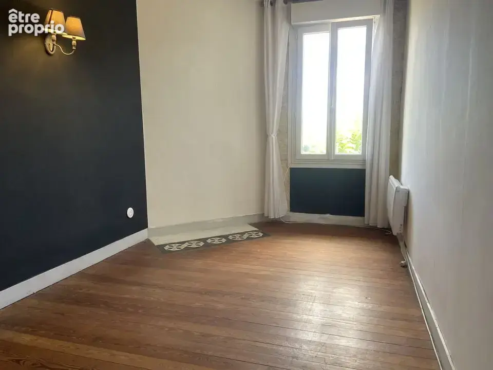PAUILLAC CENTRE MAISON DE VILLE 1 ETAGE 3 CHAMBRES, JARDIN, 2