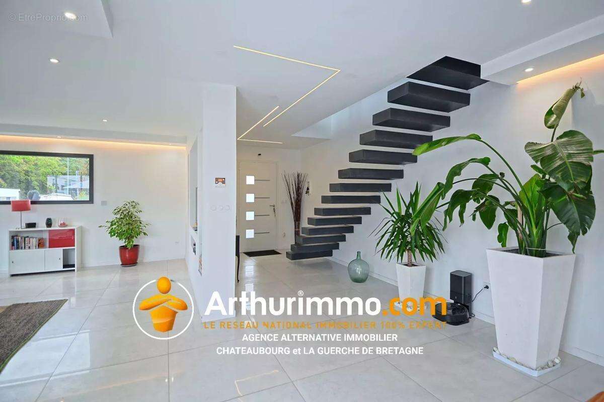 Maison à SAINT-ERBLON