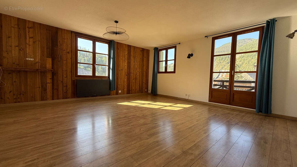 Duplex 102m2 rénové - 5 pièces - 3 chambres - balcon avec vue montagnes - proximité stations de ski - photo 5