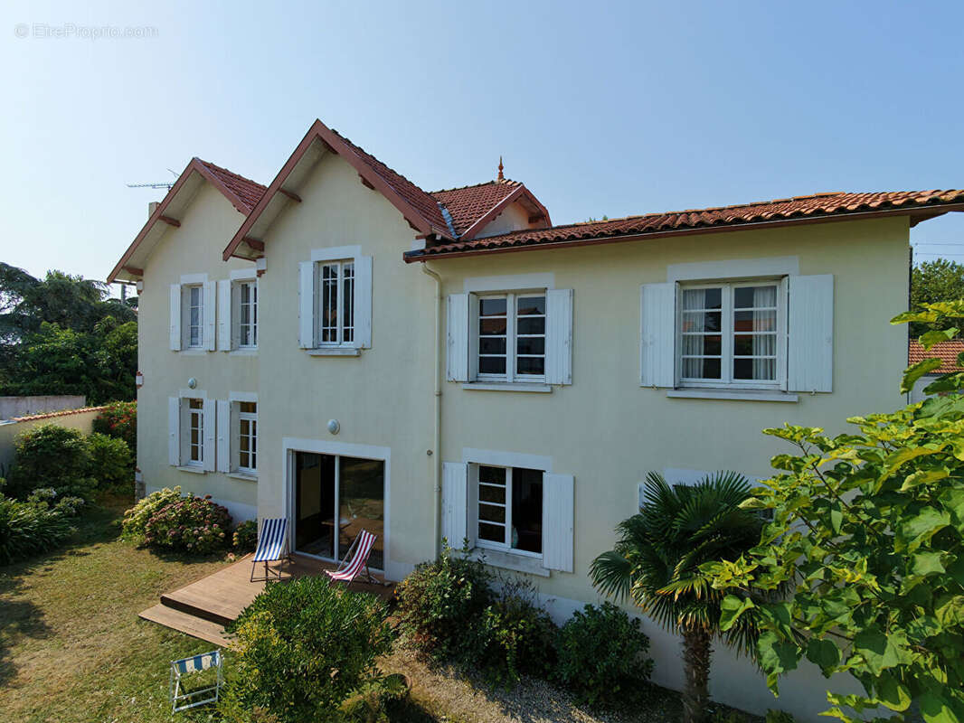 VILLA "Surprise" - vue mer - Saint-Trojan les Bains - 225 m² - 11 pièces - photo 2
