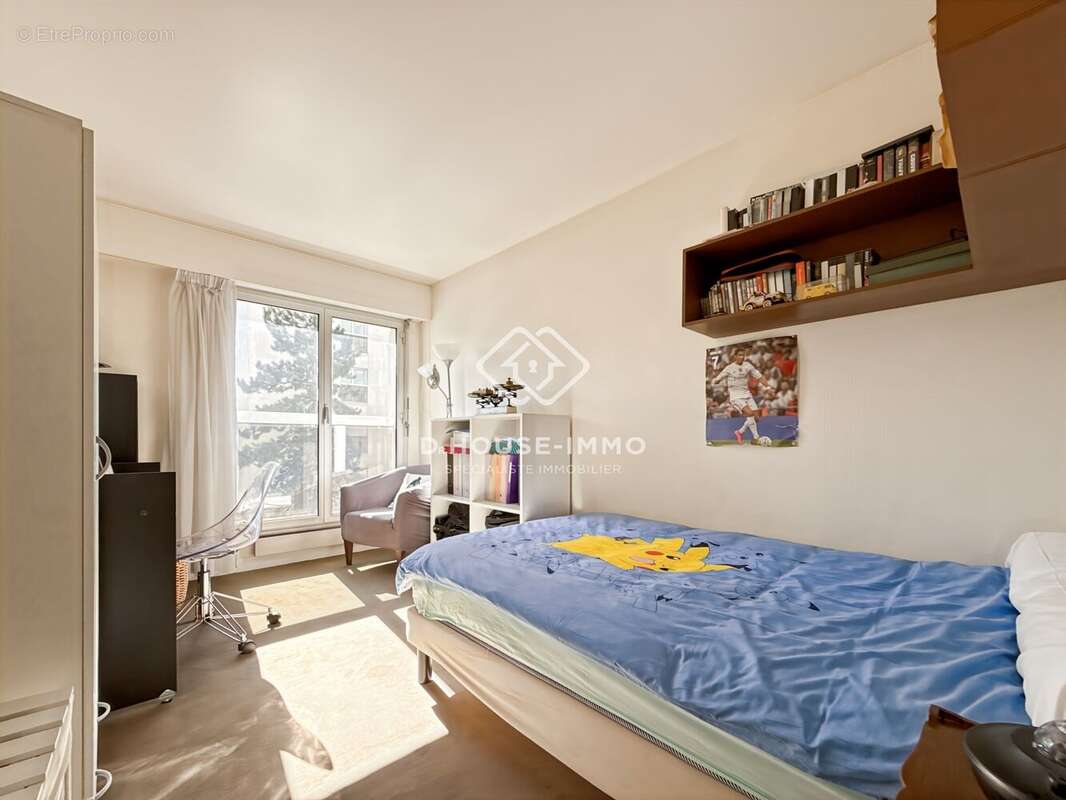 Appartement à NEUILLY-SUR-SEINE