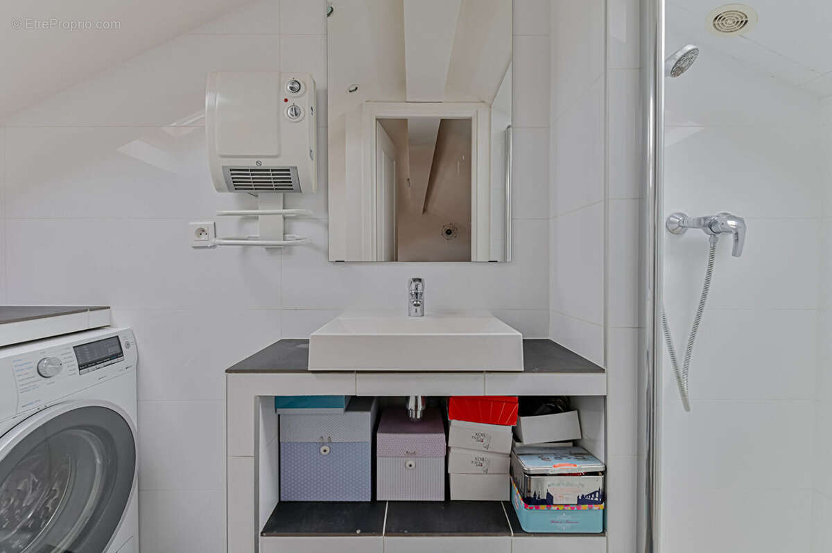 Appartement à PARIS-14E