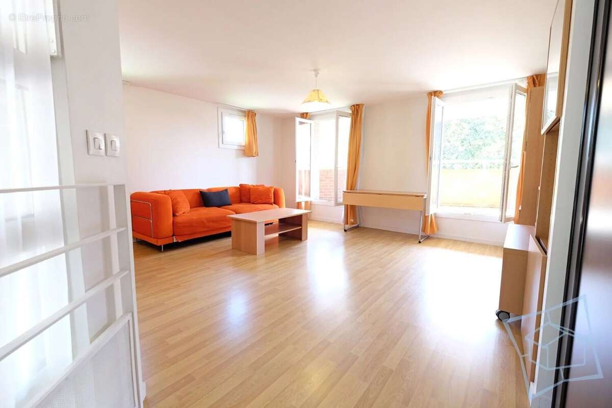 Maison à VOISINS-LE-BRETONNEUX