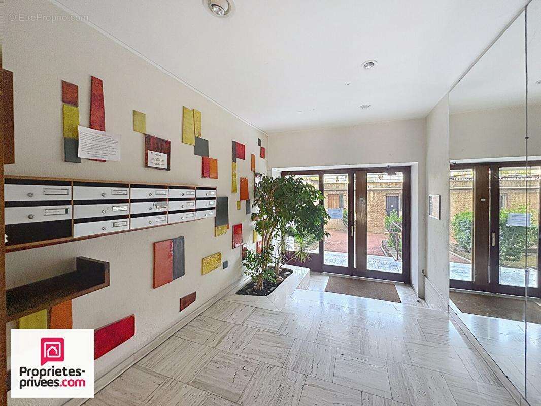 Marseille Appartement T4 st tronc balcons cave et stationnement - photo 15