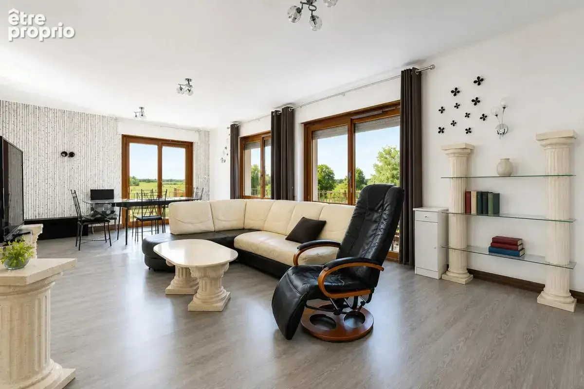 Maison de 9 pièces de 303m² à Guilly - photo 4