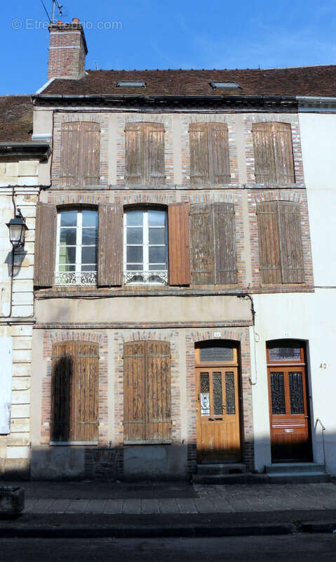 Maison à VILLENEUVE-L'ARCHEVEQUE