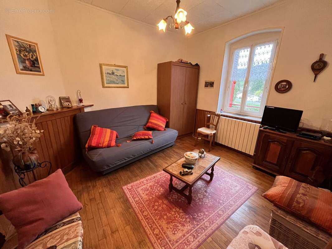 Salon - Maison à CHAMPAGNAC