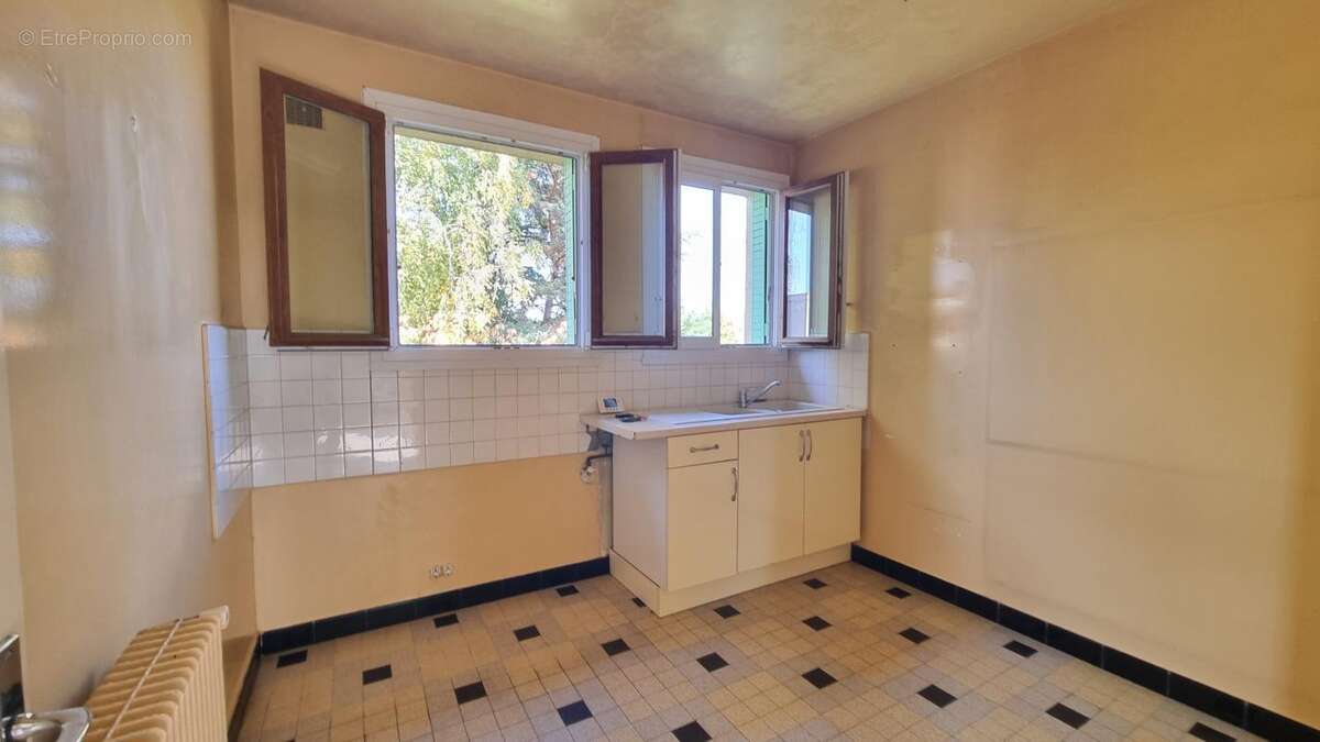 Maison à FONTAINES-SAINT-MARTIN