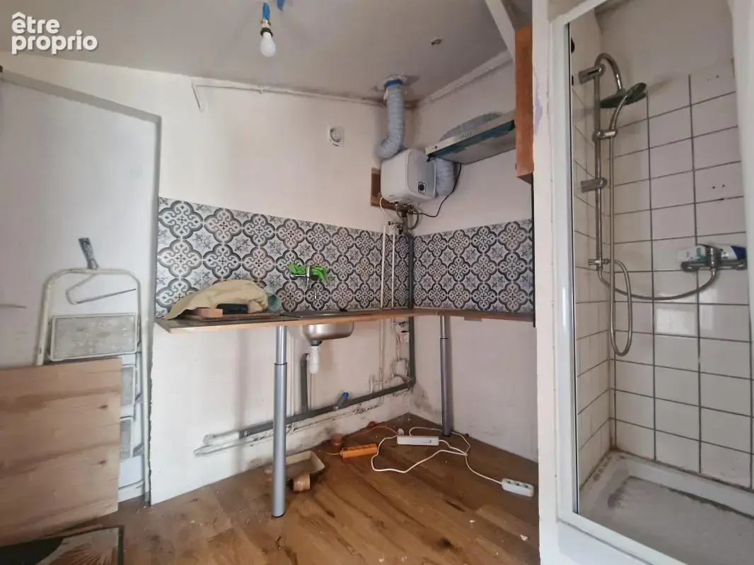 Maison à rénover en fond de parcelle de 240m² de terrain. Idéalement située à moins de 10 minutes à pied de la gare, cette maiso - photo 17