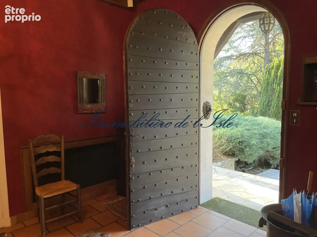 Aux portes de perigueux, demeure familiale au coeur de 9 hectares - photo 4