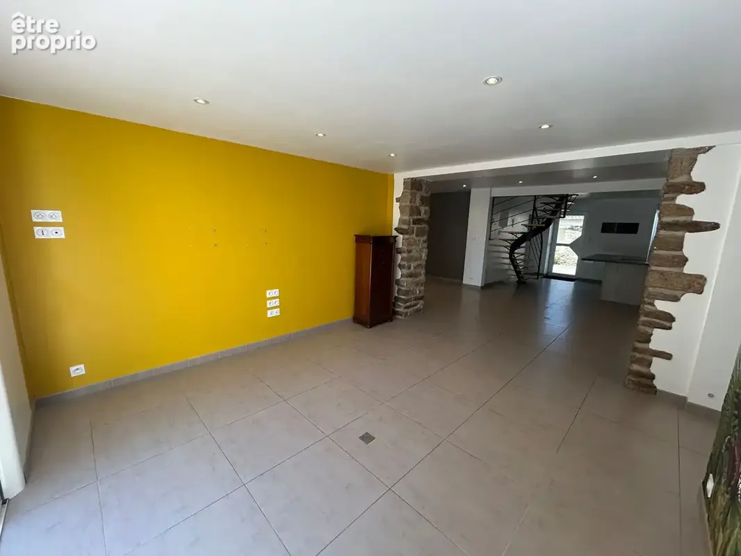 PLOUGAR- Maison - 6 pièces - 159m2 - photo 4