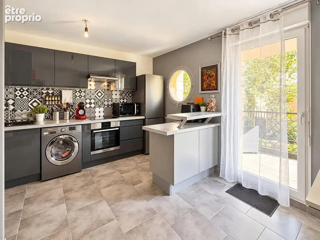 A VENDRE  Appartement Melun 2 pièces 52 m2 Terrasse 15 m²  Parking  Plein centre-ville - photo 2