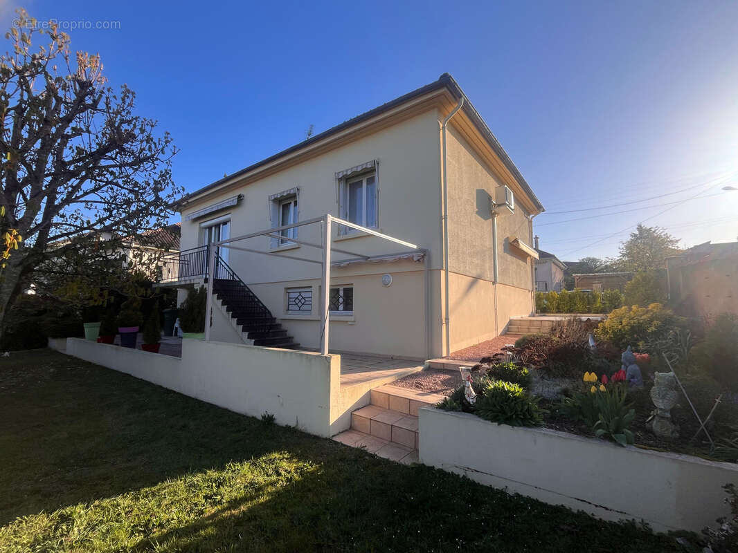 Maison à YZEURE