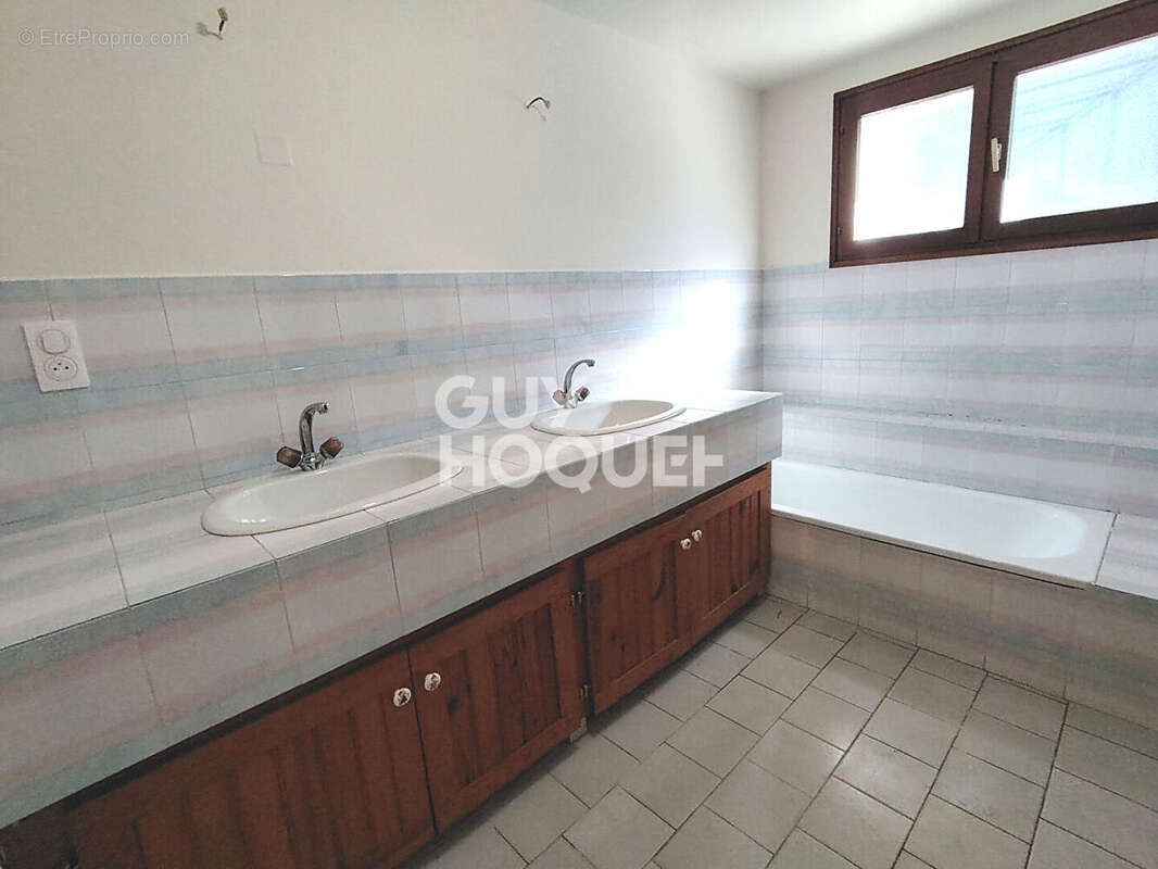 Maison à SAINT-PIERRE-DU-MONT