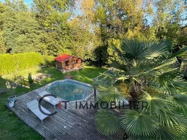 Maison à LA CHAPELLE-DE-LA-TOUR