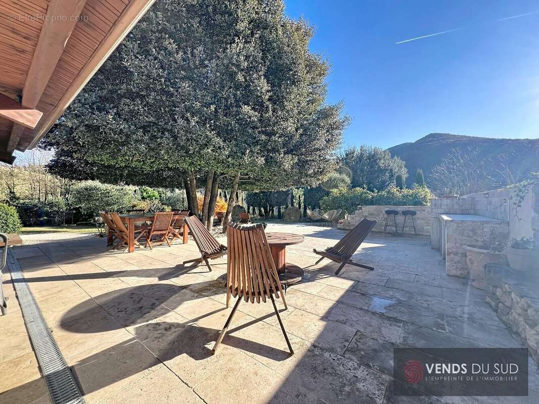 Maison à COLOMBIERES-SUR-ORB