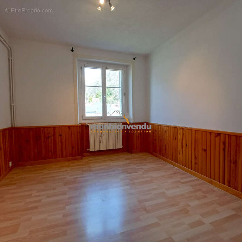 Appartement à POLMINHAC