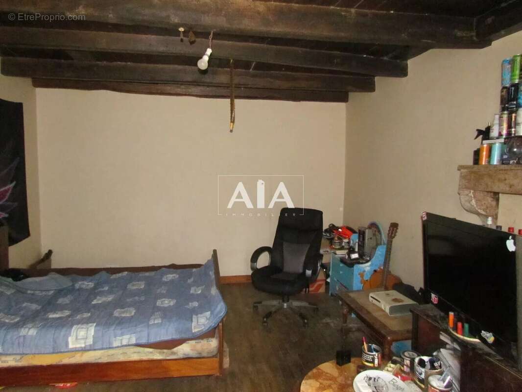 Maison à LES ADJOTS