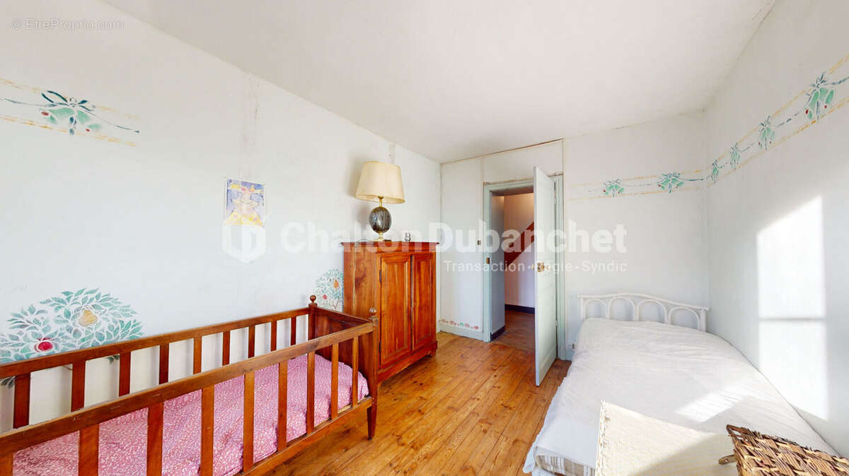 Maison à SAINT-PRIEST-LA-ROCHE