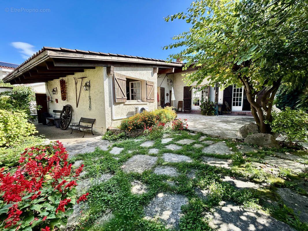 Maison à SATHONAY-VILLAGE