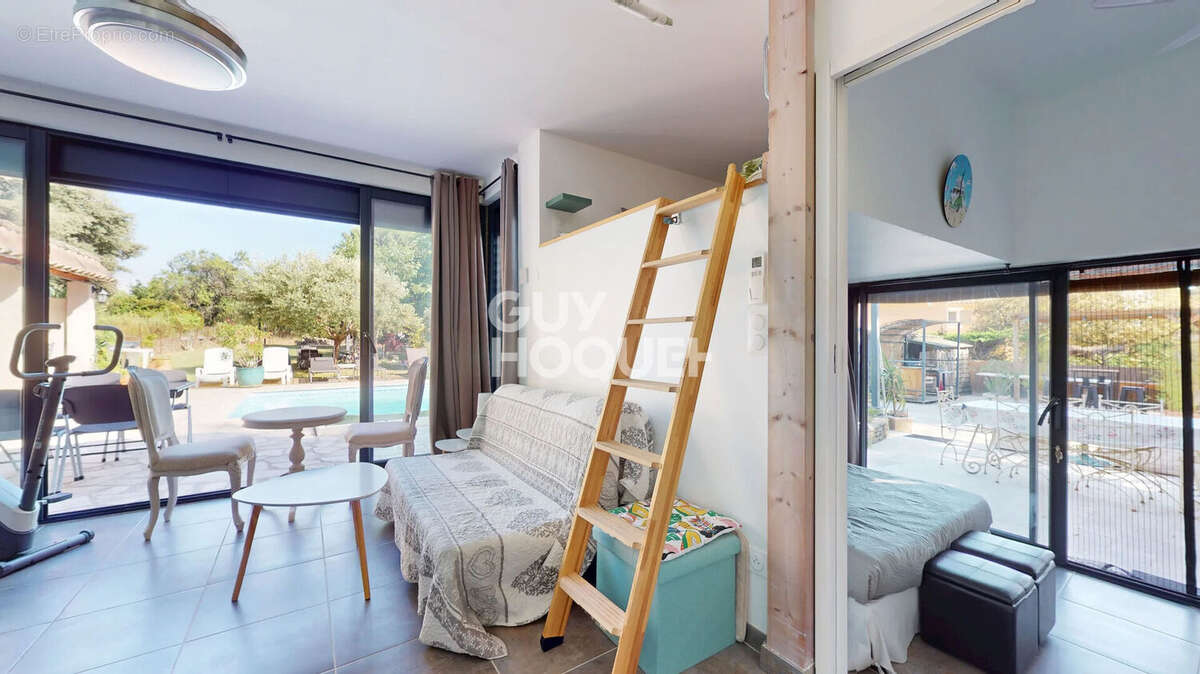 Secteur de Saint Antoine  , l'Isle-sur-la-Sorgue  - 167m² - 2450m² de terrain - photo 10