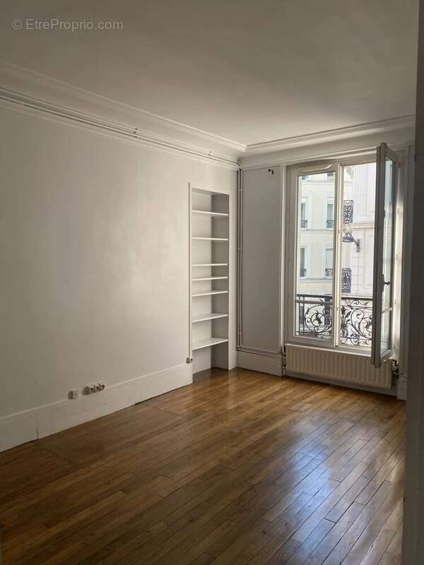 Paris 17e - Épinettes - Charmant 2 pièces lumineux 41 m² - Immeuble ancien - photo 2