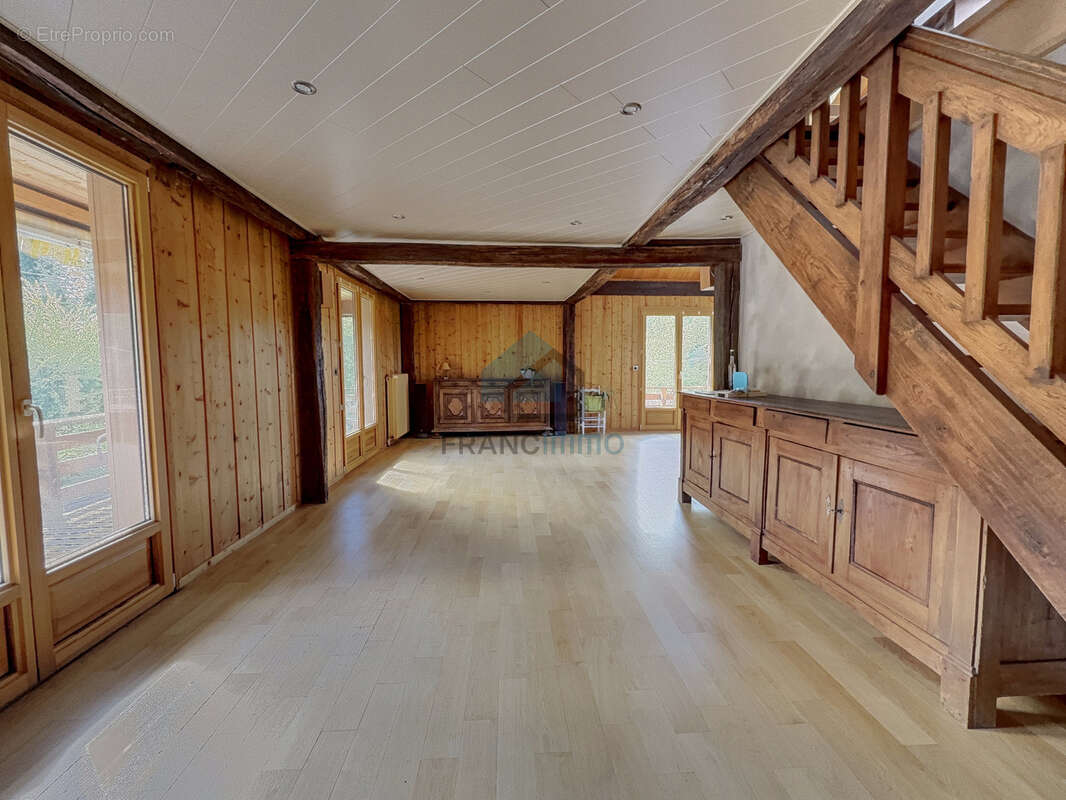 Maison à LES ECORCES