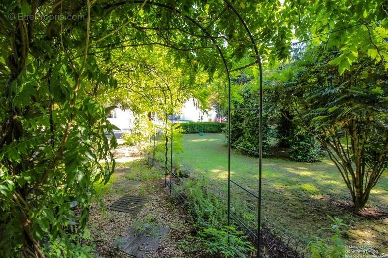 Une maison de Maître contemporaine à Candresse avec dépendances et son jardin de 2500m2 arboré - photo 37