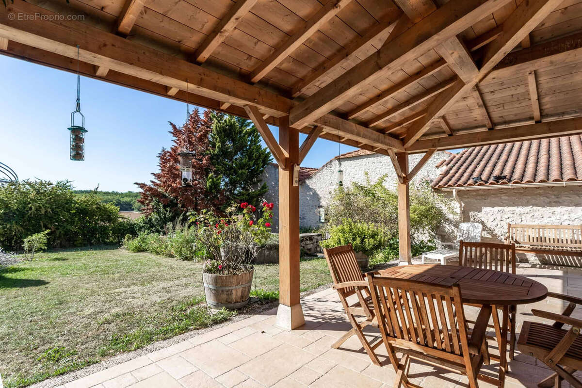 Smallholding in a beautiful location - photo 8