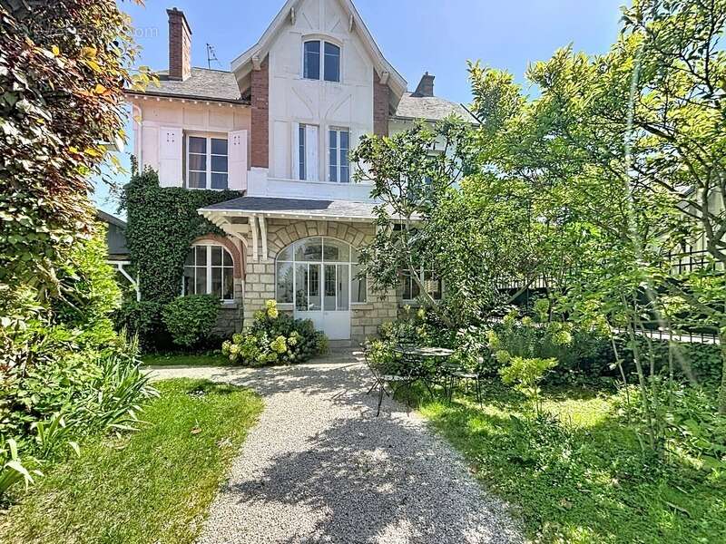 Maison à GUEUX