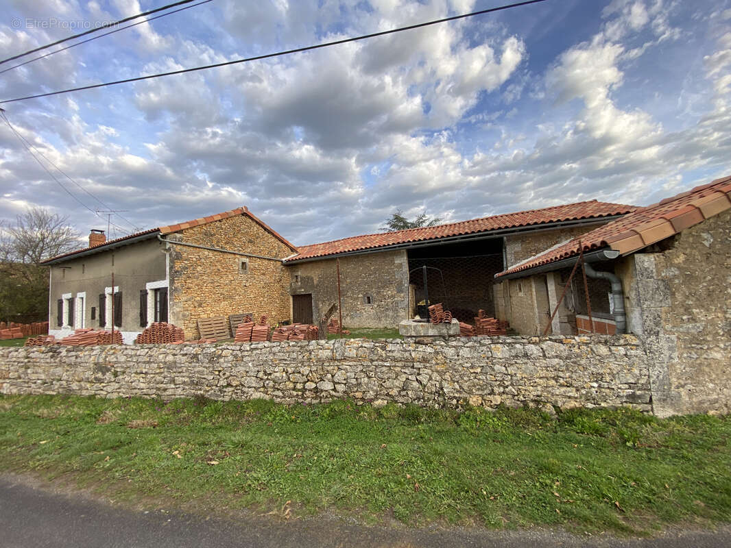 Maison à MARILLAC-LE-FRANC