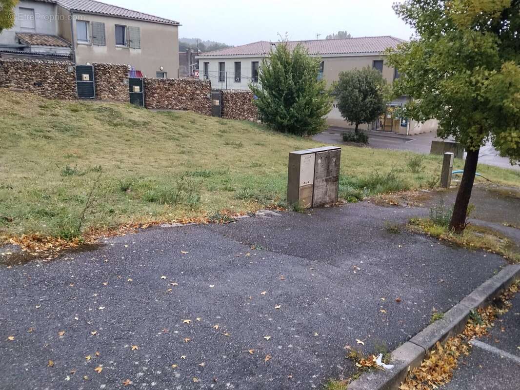 Terrain à MONTOLIEU